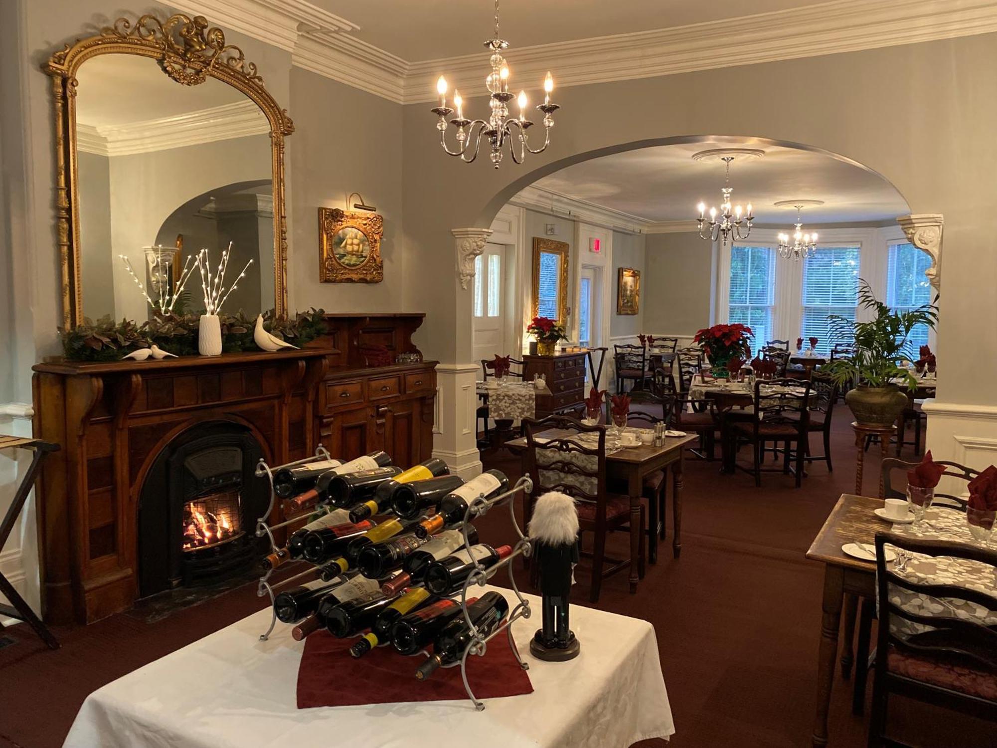 Blomidon Inn Улфвил Екстериор снимка