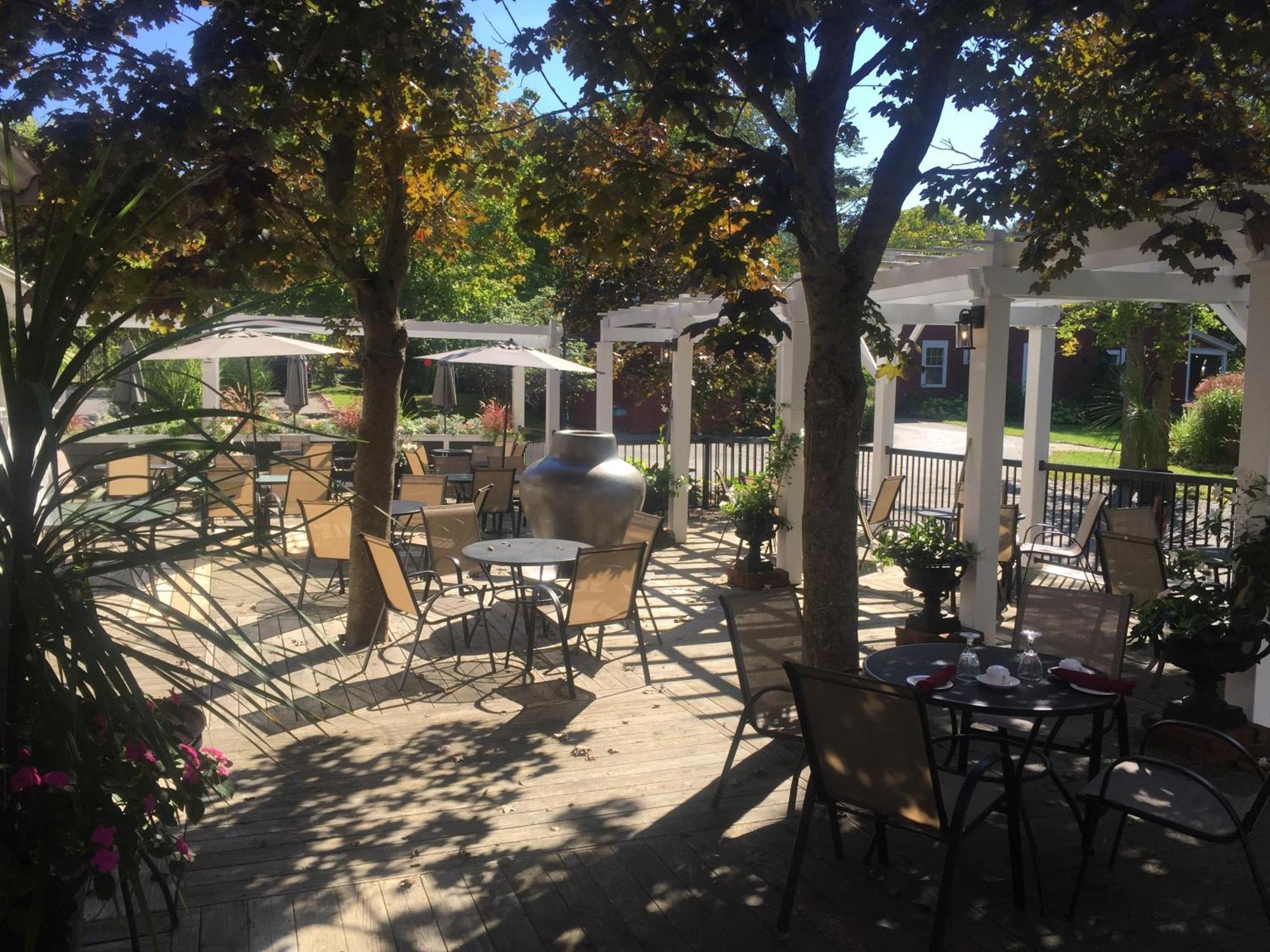 Blomidon Inn Улфвил Екстериор снимка