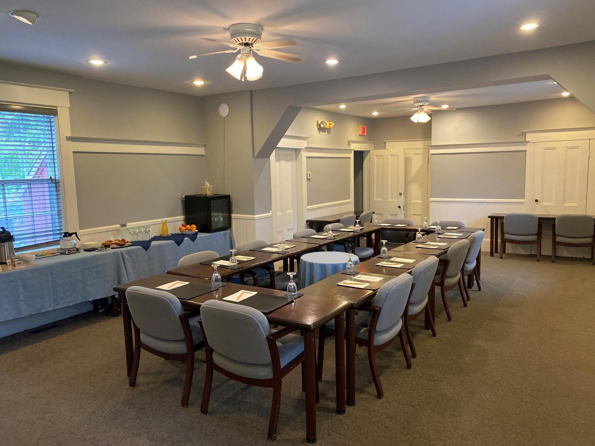 Blomidon Inn Улфвил Екстериор снимка