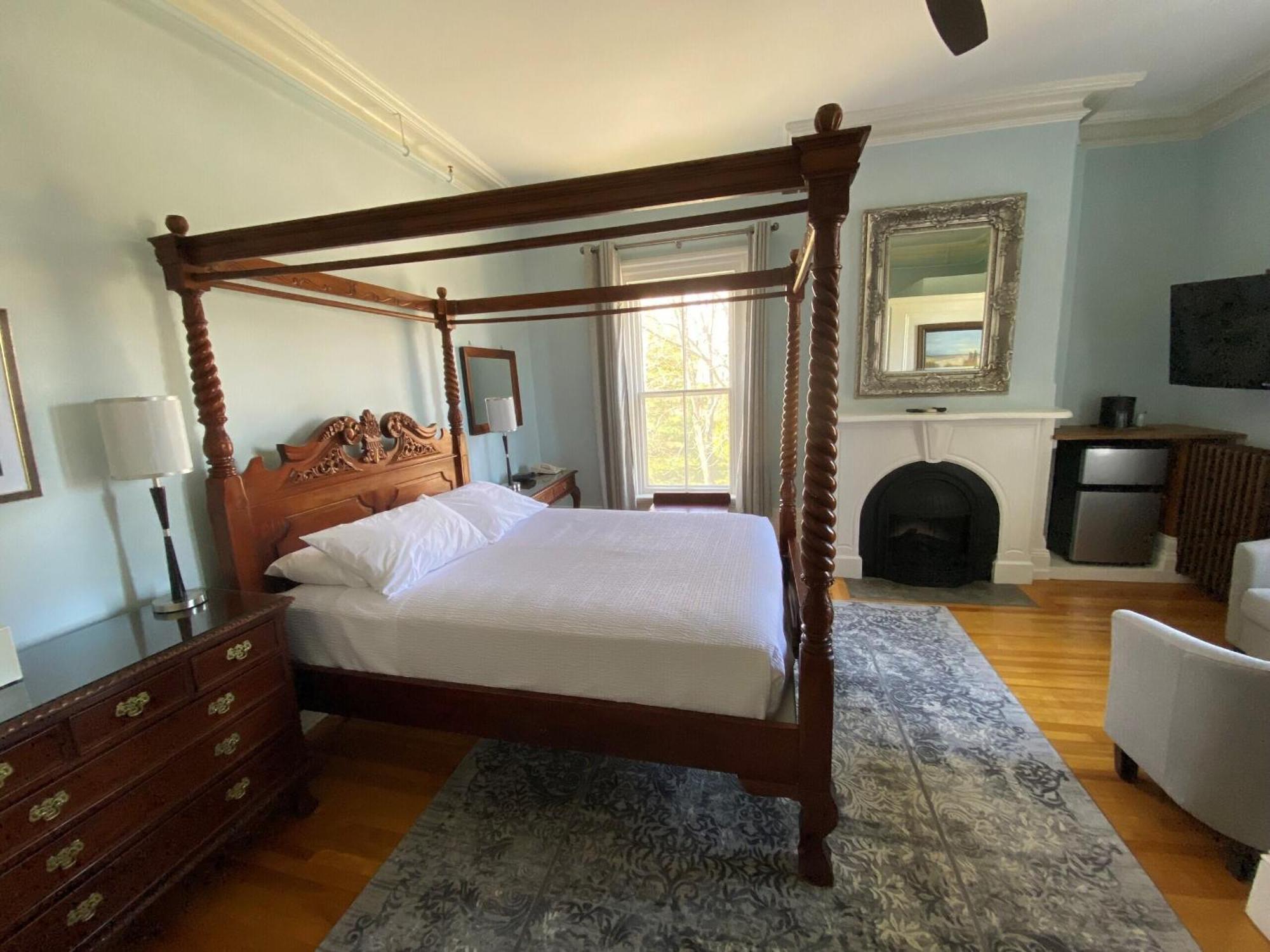 Blomidon Inn Улфвил Екстериор снимка